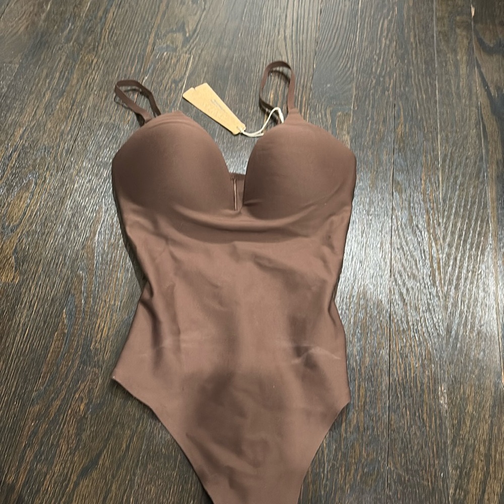 Skims bodysuit new with tags- super push up